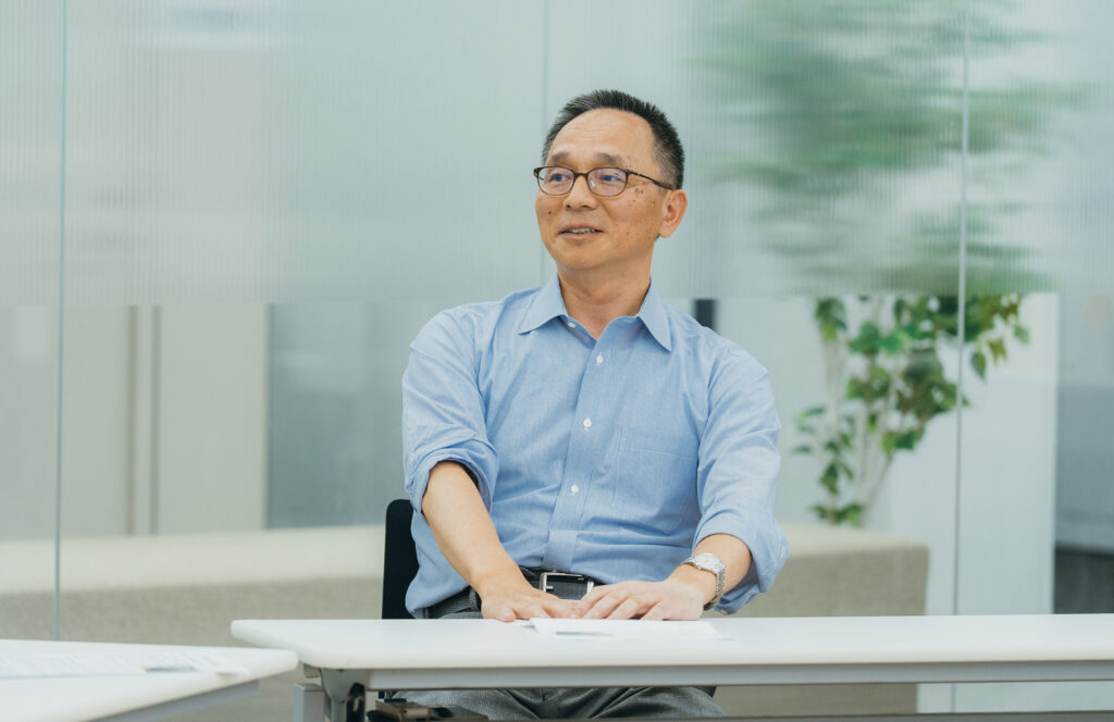 日本を元気にする事業がしたいと語る余澤