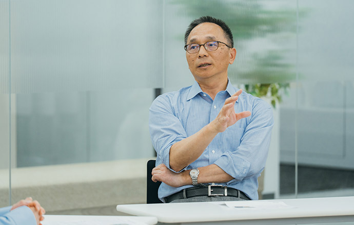 六元素グループを創業したきっかけを語る余澤